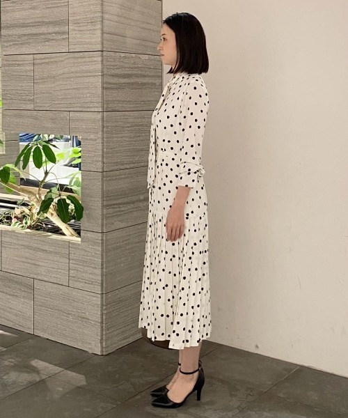 ピンキーアンドダイアン　ブラッシュドットワンピース　花柄プリーツワンピース ピンキーアンドダイアン ブラッシュドットワンピース 花柄プリーツ