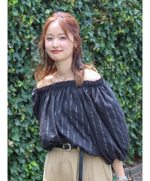 【美品】Ungrid オフショルダー Ungrid（アングリッド） ブラウス シャツ オフショルラメドビーハーフ