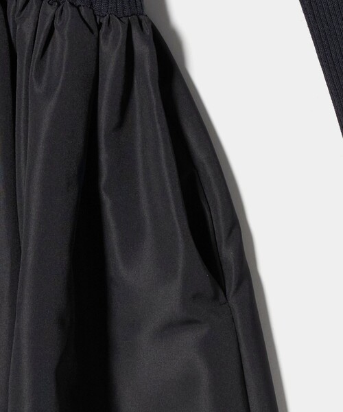 美品　ユナイテッドアローズ　Vネック フィット＆フレア タフタ ワンピース　黒 ユナイテッドアローズ V ネック フィット＆フレア タフタ ワンピース