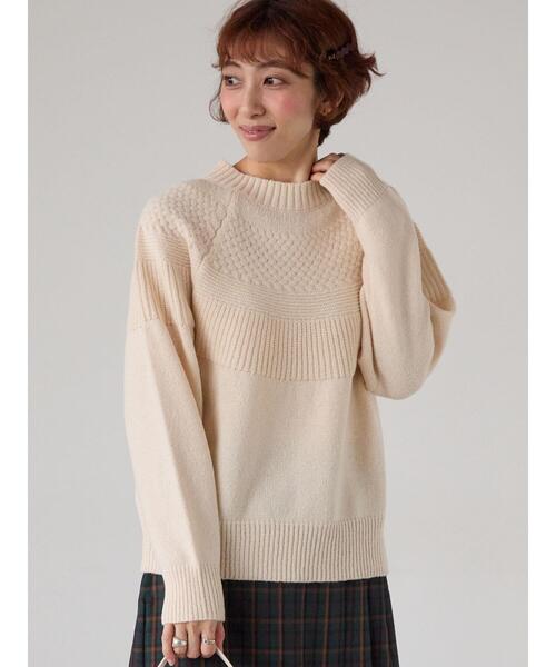 【HYEON】ヘヨン 求心編み ボンボンニット ボトルネック ウール混 ホワイト 機能付求心編みニット[品番：ATTW0007475]｜Viola e Viola（ヴィオラエ