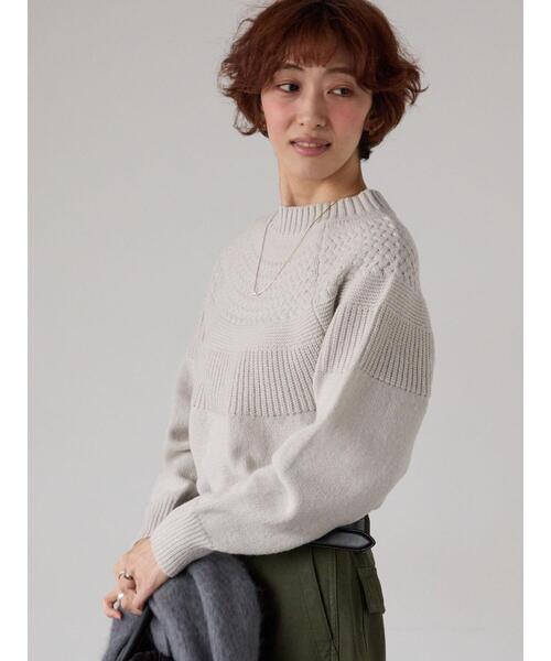 【HYEON】ヘヨン 求心編み ボンボンニット ボトルネック ウール混 ホワイト HYEON】ヘヨン 求心編み ボンボンニット ボトルネック ウール混