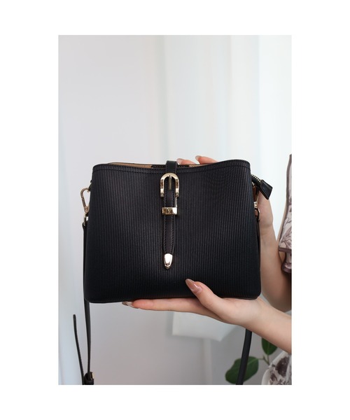 未使用品　TOCCA 牛床革　バッグ　黒　T-MARGO LEATHER SAISON DE PAPILLON ショルダーバッグ バッグ 「高評価」牛床革