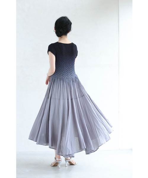 cawaii ワンピース 染まりゆくグラデーションのランダム裾プリーツ