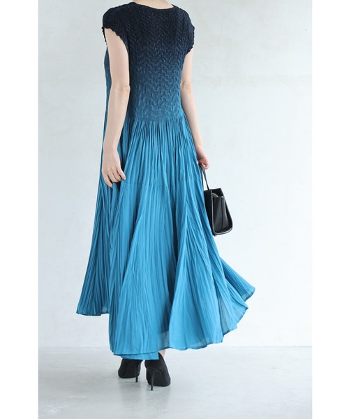 cawaii ワンピース 染まりゆくグラデーションのランダム裾プリーツ