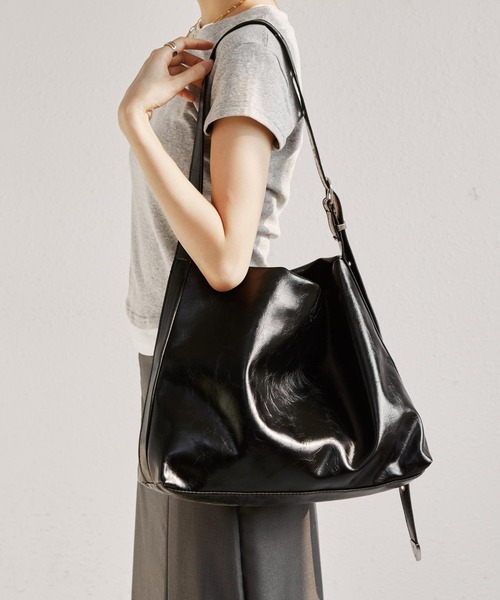 LA VORAGINE（ラ ヴォラジネ） ショルダーバッグ バッグ フェイク