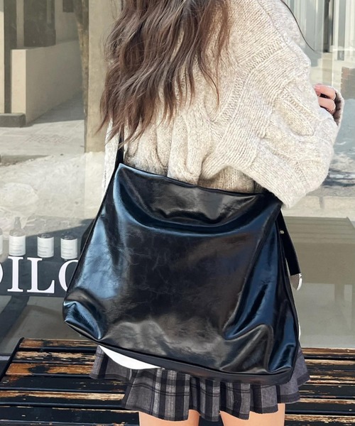 LA VORAGINE（ラ ヴォラジネ） ショルダーバッグ バッグ フェイク