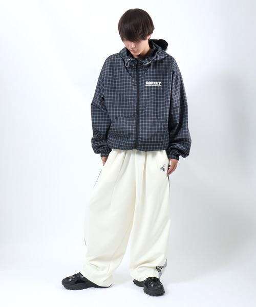 ワイドパンツ パンツ 蜂さんワンポイント刺繍サイドライン タック
