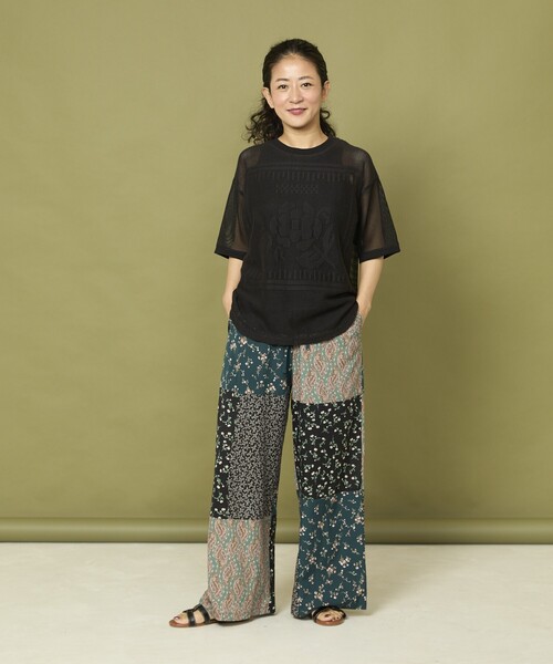 値下げ！Freadaフリーダ刺繍パッチワークワイドパンツ黒・白2着セットで 値下げ！Freadaフリーダ刺繍パッチワークワイドパンツ黒・白2着セット