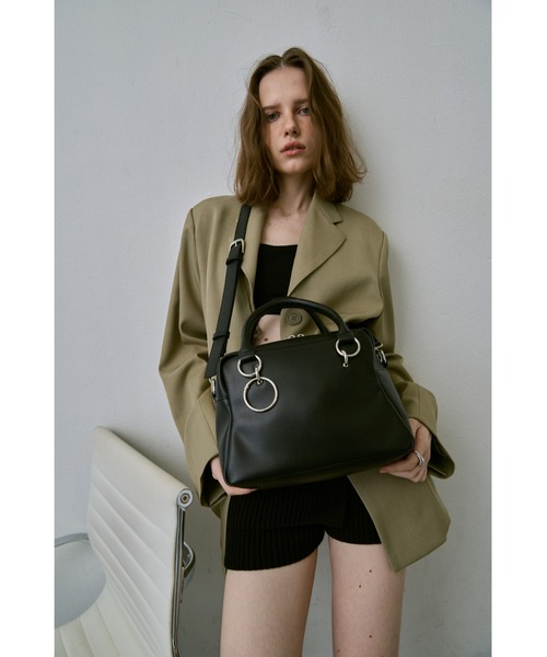 un/neuトラペーズリング２WAYボストンバッグ un/neu ボストンバッグ トラペーズリング2WAYボストン / くびれ