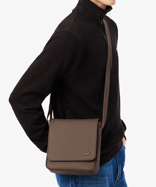 LACOSTE ブラック ボディバッグ　レザー　ブラック　ショルダーバック LACOSTE（ラコステ） ショルダーバッグ バッグ ショルダースマホポーチ