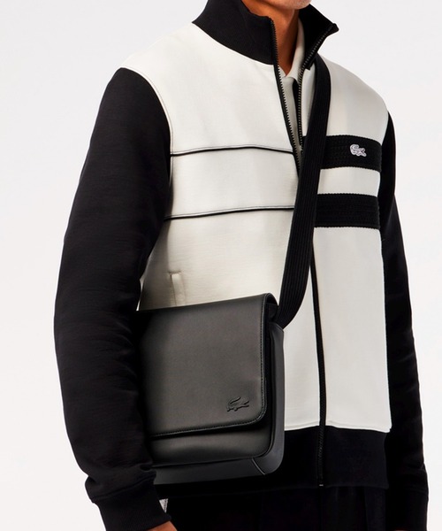 LACOSTE ショルダーバッグ メンズクラシック スリムフラップ