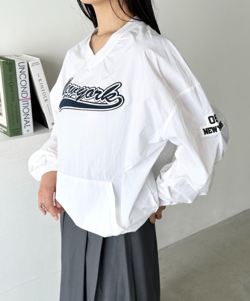 College　カレッジ　カロライナ　ナイロンジャケット　プルオーバー　刺繍 CLEA tシャツ カレッジロゴ刺繍ナイロンプルオーバー レディース