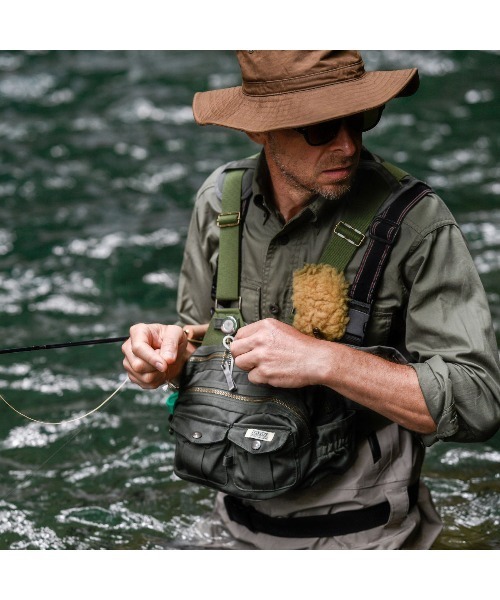 Foxfire フィッシングベスト チェストストラップベスト　ベージュ　中古 FOXFIRE（フォックスファイヤー ベスト）、チェストストラップベスト