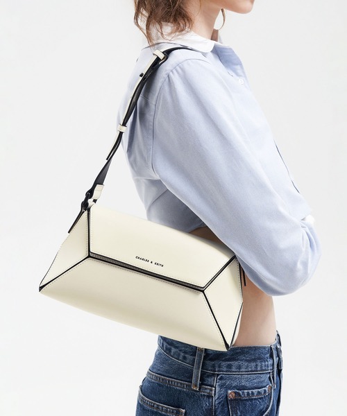 CHARLES & KEITH アイボリー ショルダーバッグ CHARLES ＆ KEITH（チャールズ&キース） 「CHARLES & KEITH