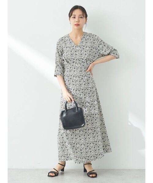 earth music&ecology ワンピース 小花柄Vネックワンピース