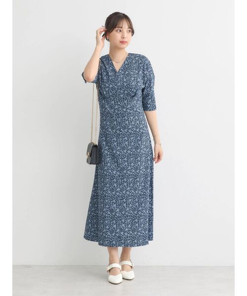 限定商品!!【HOBBS】可憐レディに♪小花柄Vネックワンピース 限定商品!!【HOBBS】可憐レディに♪小花柄Vネックワンピース