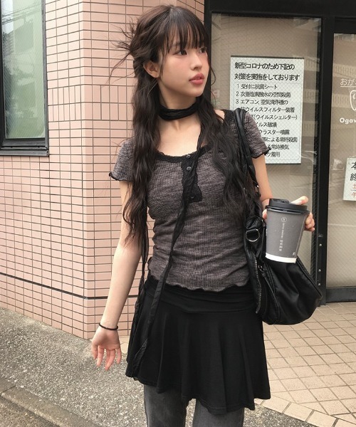 売れ筋商品|||ピンクハウス★半袖カットソー Tシャツ サイズM 黒系 ハート型の黒レース&リボン♪無地 z14265 PINK HOUSE - ピンクハウス☆半袖カットソー Tシャツ サイズM 黒