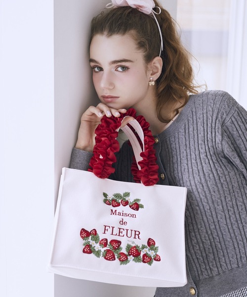 Maison de FLEUR（メゾンドフルール） トートバッグ いちごフリル