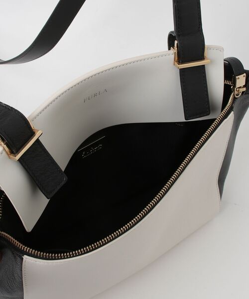 FURLA ホワイト ショルダーバッグ FURLA（フルラ） ショルダーバッグ - ホワイト レディース : ZOZOTOWN