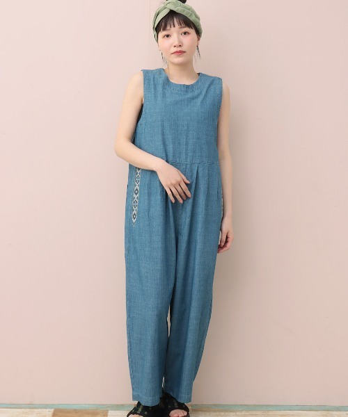 新品チチカカ　Lデニムサロペットパンツ チチカカ（チチカカ）の「シンボル刺繍デニムサロペットパンツ