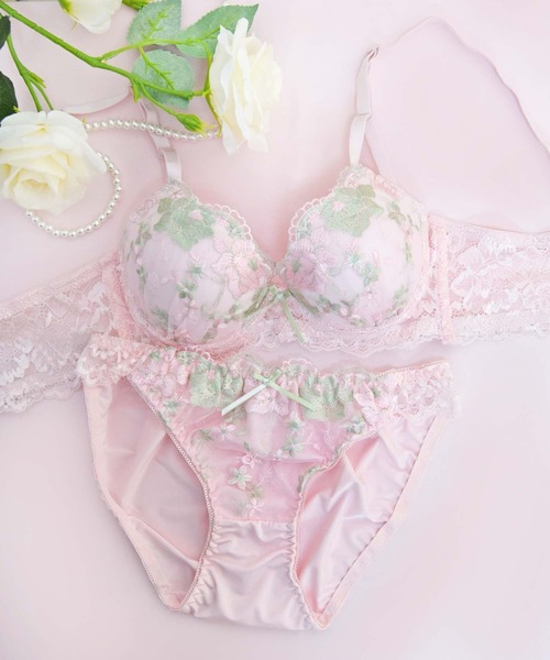 Sanei ブラジャー ショーツセット 「美谷間＆丸胸を叶える！ナチュ盛り