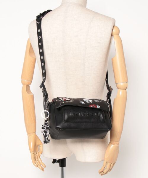 ☆新品☆Desigual ブラック ショルダーバッグ　新品かばん Desigual 「Desigual」 ショルダーバッグ「Disneyコラボ」 FREE