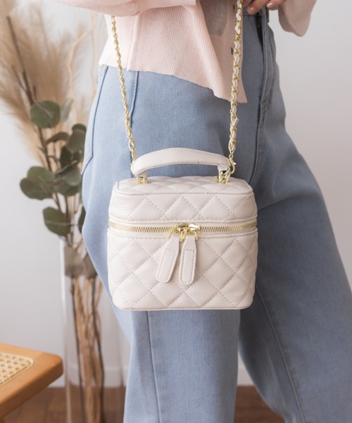 【VALENTINO BAGS】Ada キルト ショルダーバッグ【関税込】 Ada. ショルダーバッグ バッグ ぷっくり キルティング チェーン