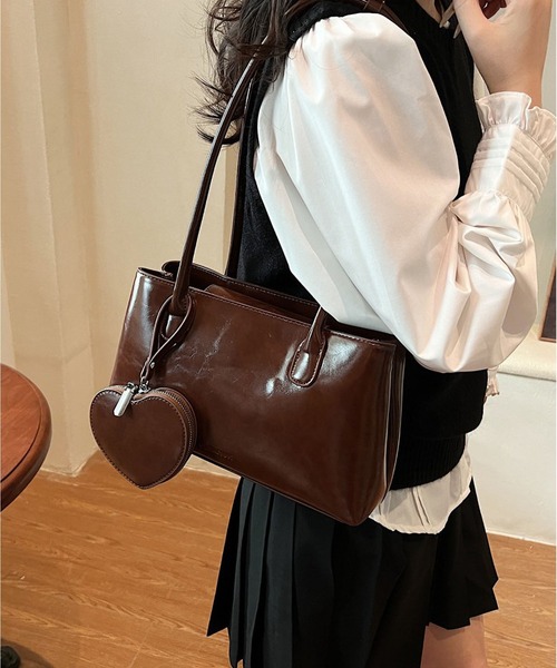 LA VORAGINE（ラ ヴォラジネ） ショルダーバッグ バッグ 大容量