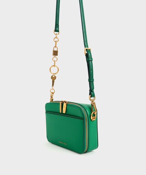 【匿名配送・未使用】CHARLES & KEITH グリーン　ショルダーバッグ CHARLES ＆ KEITH 「CHARLES & KEITH」 ショルダーバッグ S