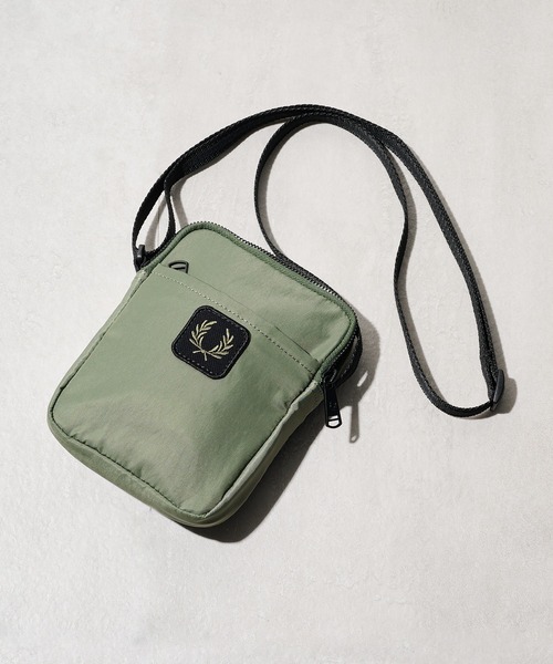 FRED PERRY（フレッドペリー） ショルダーバッグ 「FRED PERRY