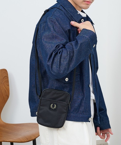 FRED PERRY（フレッドペリー） ショルダーバッグ 「FRED PERRY