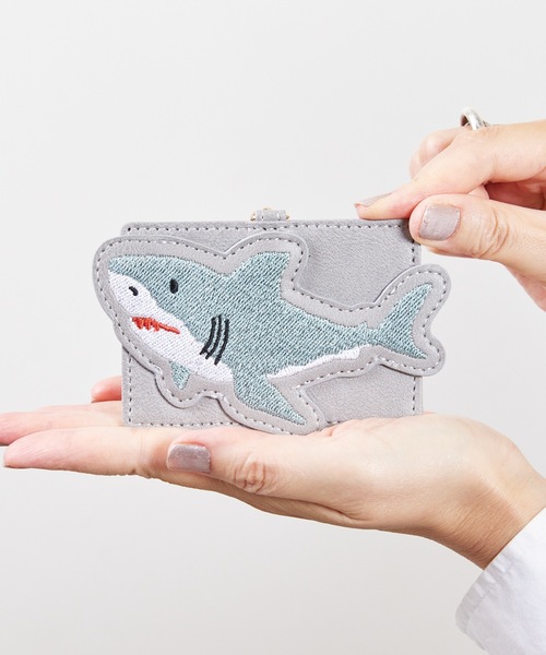 パスケース入れ　パスポケット　ハンドメイド　撥水加工生地　刺繍　水色系 flapper_bags パスケース FLAPPER フラッパー：アニマル刺繍パスケース