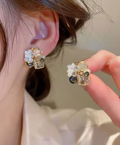 Port（ポート） ピアス 「 」 キラキラ ビジュー フラワー ピアス / 花