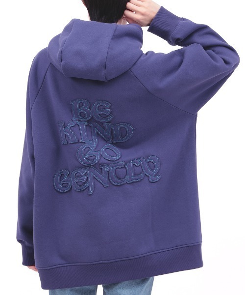 チチカカ（TITICACA） パーカー 裏起毛ロゴパッチフーディー