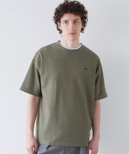 XLARGE バックグラフィック 半袖Ｔシャツ 胸元ワンポイント刺繍 XLARGE（エクストララージ）の「WALKING APE S/S TEE/ ロゴ 刺繍