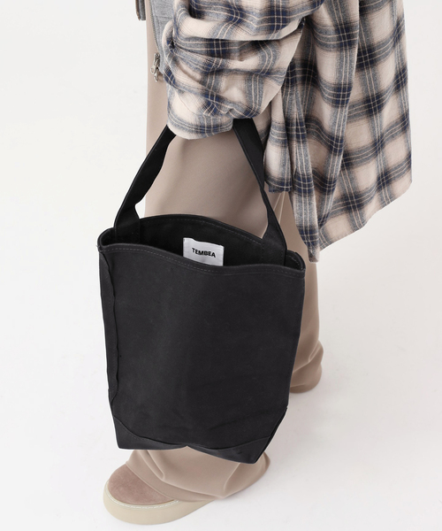 テンベア　牛革　ブラック TEMBEA/ DELIVERY TOTE S ブラック(S ブラック): ファッション