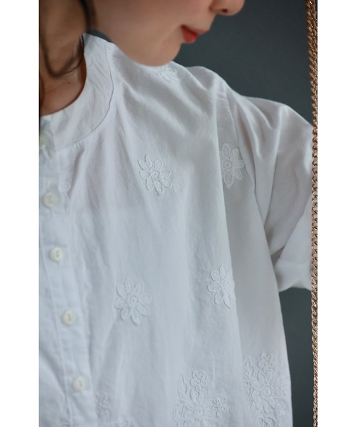 cawaii tシャツ 異素材合わせの白花レリーフ刺繍カットソー