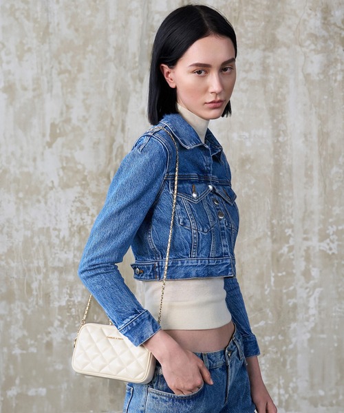 ★CHARLES&KEITH★ミニアップフラ キルトボクシーバッグ/送料込 CHARLES ＆ KEITH ショルダーバッグ バッグ Apfra ミニアップ