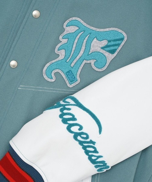 ダウンジャケット ダウン 「FACETASM」PATCHED STADIUM JACKET / スモークブルー 「KR-JK-M02」 メンズの画像