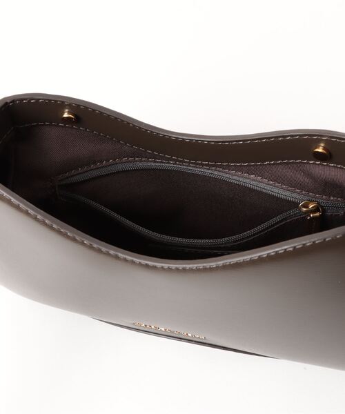 CHARLES ＆ KEITH ショルダーバッグ バッグ Sybill シビル トラ