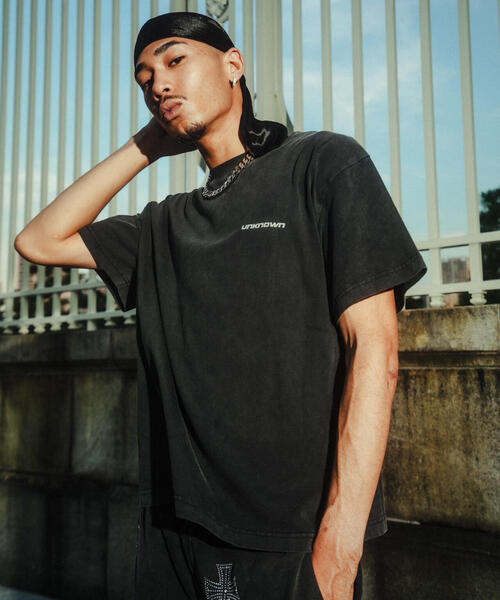 UNKNOWNLONDON／アンノウンロンドン／OUTLINE CROSS RHINESTONE T Outline Cross Rhinestone Tee
