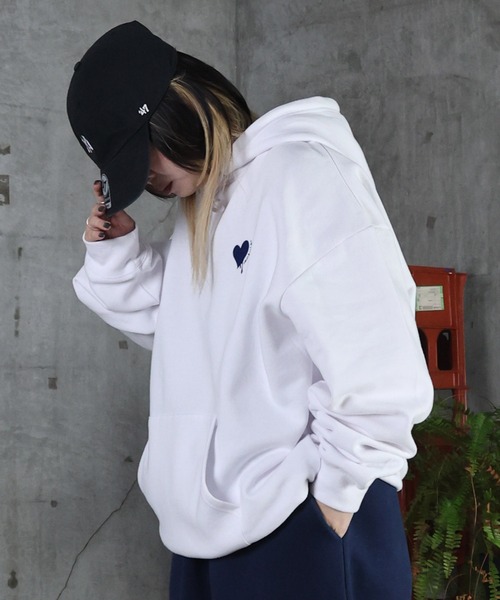 ★新品★ Burberry ハート刺繍 パーカー ホワイト ☆新品☆ Burberry ハート刺繍 パーカー ホワイト ☆新品☆ Burberry