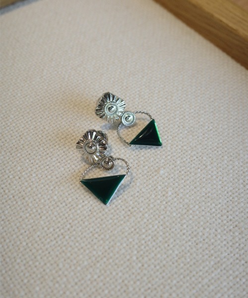 TOGA TOO イヤリング TOGA TOO Triangle pierced earrings レディース