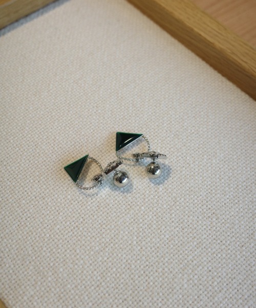 TOGA TOO イヤリング TOGA TOO Triangle pierced earrings レディース