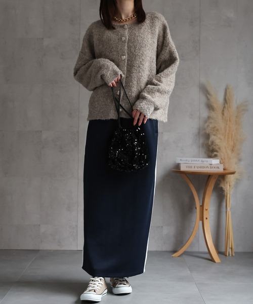 AMOMMA 新品、未使用　ハートボタンニットカーディガン sakishimatokyo カーディガン ハートボタンクルーネックニット