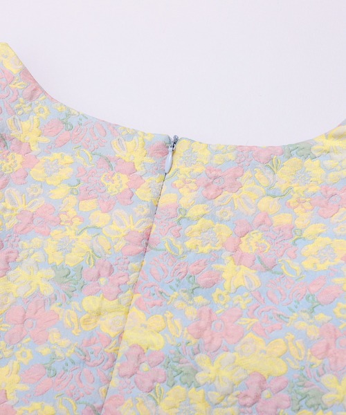 【新品・タグ付き】meraki フェミニンペプラムトップス MERAKI（ファッション） フェミニンペプラムトップス レディース