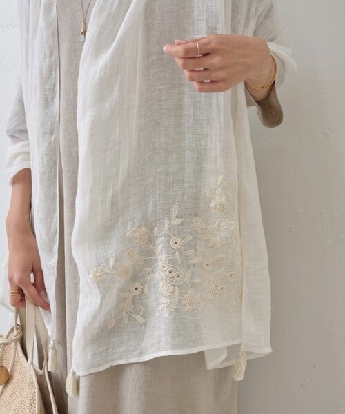 かぐれ　ペルータッセルストール　アイボリー かぐれ（カグレ）の「ペルータッセルストール（マフラー）」 - WEAR