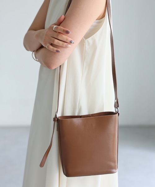 りんご様チーバッグ ch!iiibag ミニバッグ　ポーチ　スエード　ベルト付き りんご様チーバッグ ch!iiibag ミニバッグ ポーチ スエード