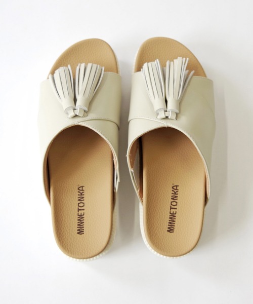 Minnetonka（ミネトンカ） サンダル タッセルボリュームサンダル 23M06