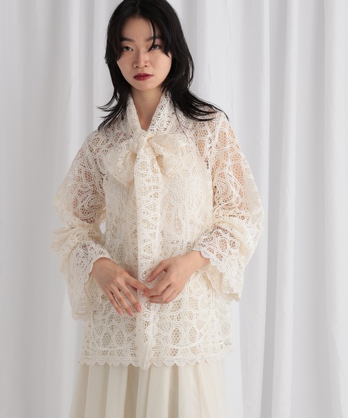 新品 レースボウタイブラウス 格子状 フラワー柄 フレア袖　[ファーファー 立体フラワーレースブラウス(シャツ／ブラウス)｜トップス｜FURFUR